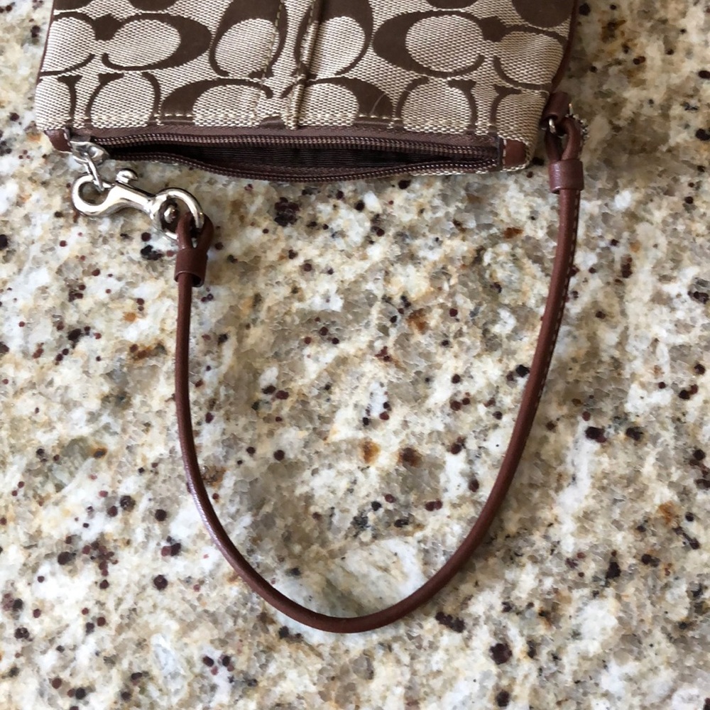 Coach wristlet - Picture 4 of 5